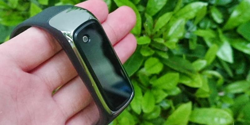 vong-tay-theo-doi-suc-khoe-croise-e-pwb-100